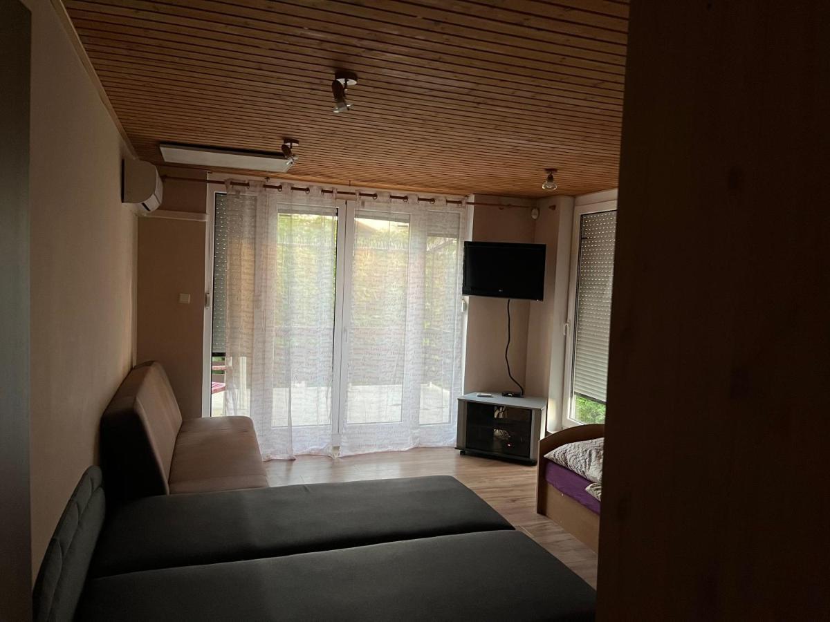 Apartment Jane Senec Esterno foto